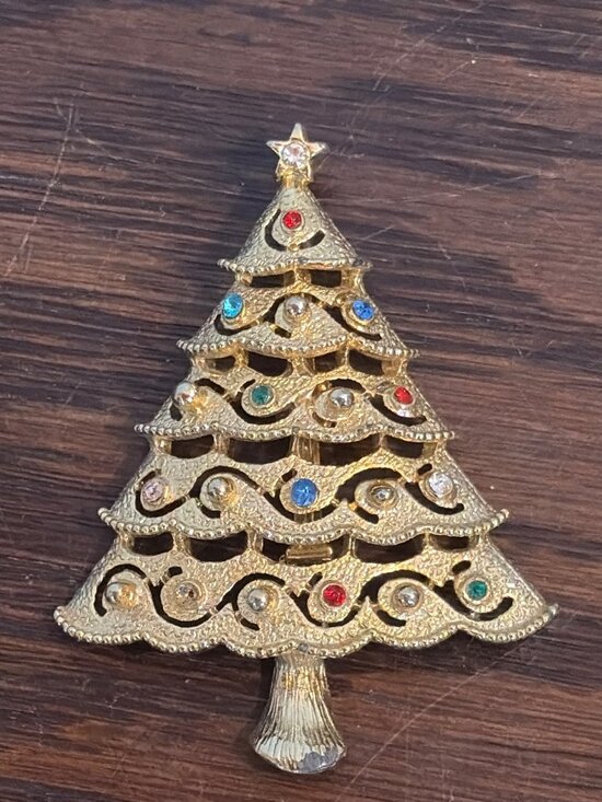 J.J. Jewelry - Vintage J.J. Gold-Tone Christmas Tree Brooch With Rhinestones